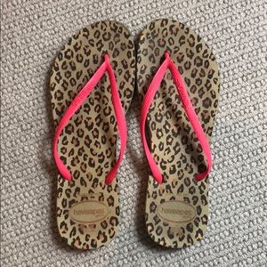 Havaianas cheetah print flip flop